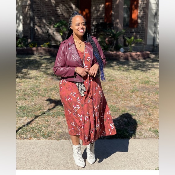 Meet your Posher, Danielle - Picture 2 of 6